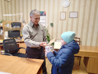 в преддверии празднования Нового года ученики МБОУ «Рыжковская средняя школа» получили сладкие подарки - фото - 4
